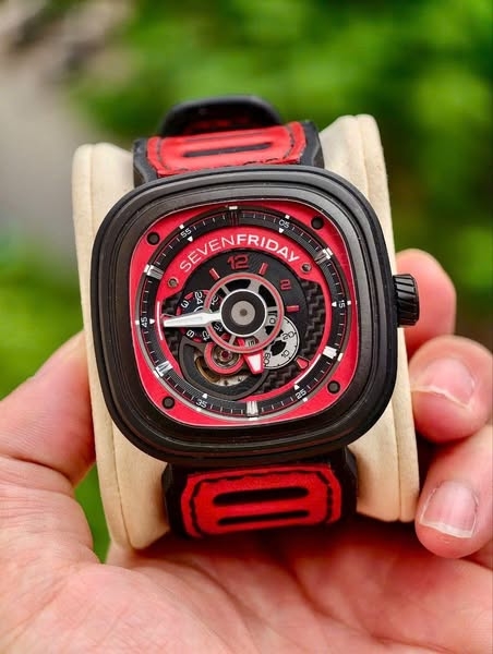 SEVENFRIDAY P3B/06 "RACING TEAM RED"